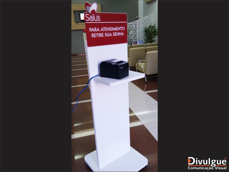 Totem e Bandeiras